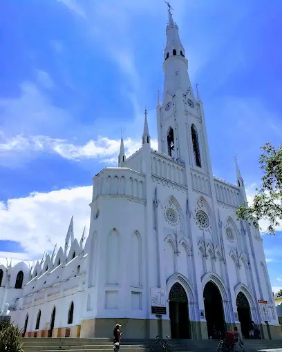 Basílica Menor Nuestra Señora del Rosario de Chiquinquirá (Parroquia San Luis Gonzaga)